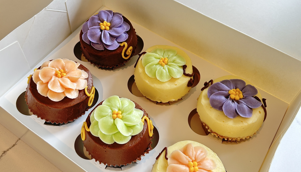 Magnolia-Bakery-Raksha-Bandhan-Cupcakes